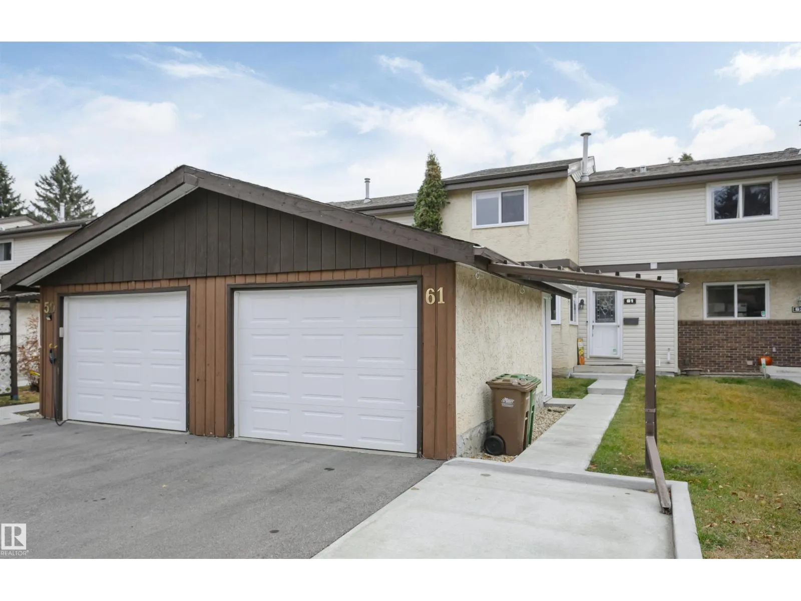 Row / Townhouse for rent: 61 Forest Gv, St. Albert, Alberta T8N 2Y1