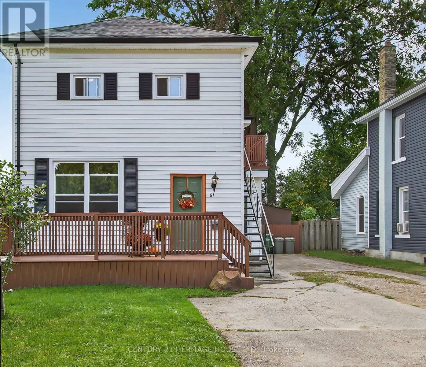 Duplex for rent: 61 Regent Street S, St. Thomas, Ontario N5R 2A4