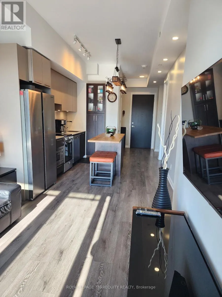 Apartment for rent: 610 - 4208 Dundas Street, Toronto, Ontario M8X 0B1