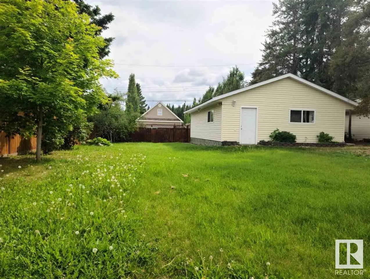 No Building for rent: 6107 51 Av, Cold Lake, Alberta T9M 1T6