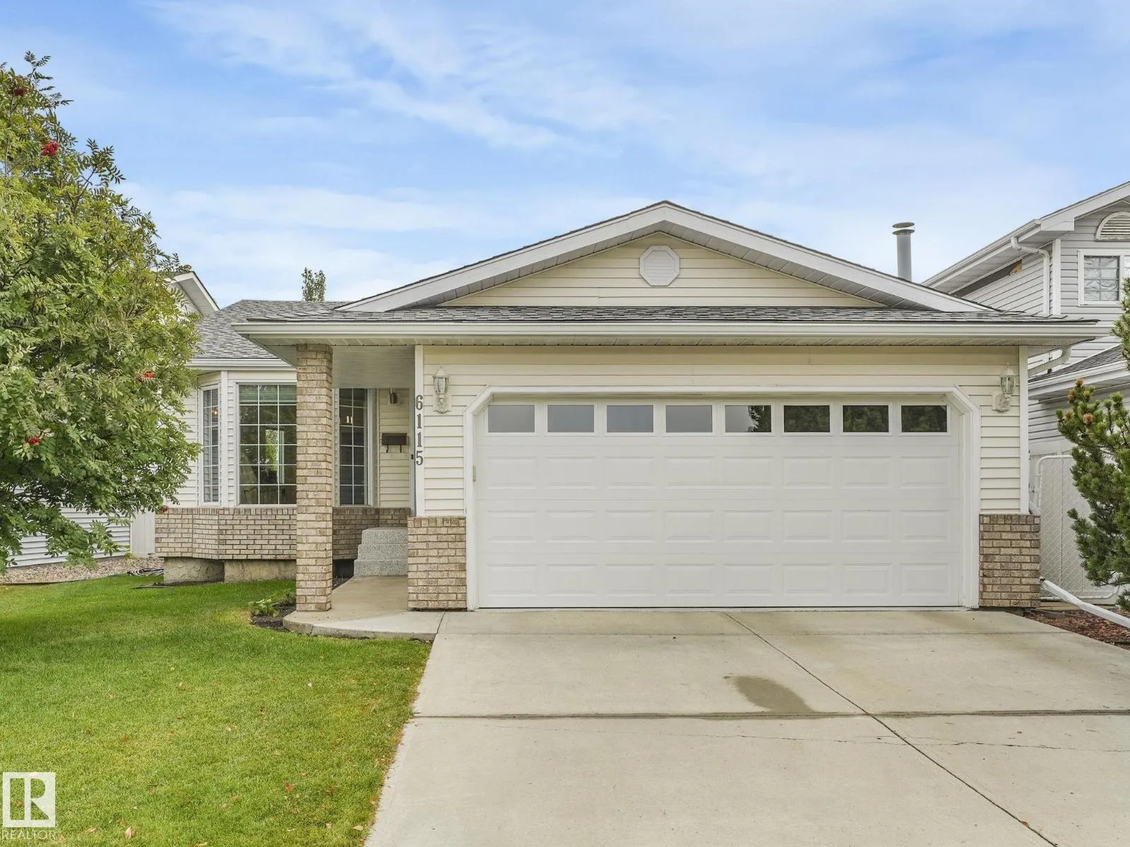 House for rent: 6115 157 Av Nw Nw, Edmonton, Alberta T5Y 2P5