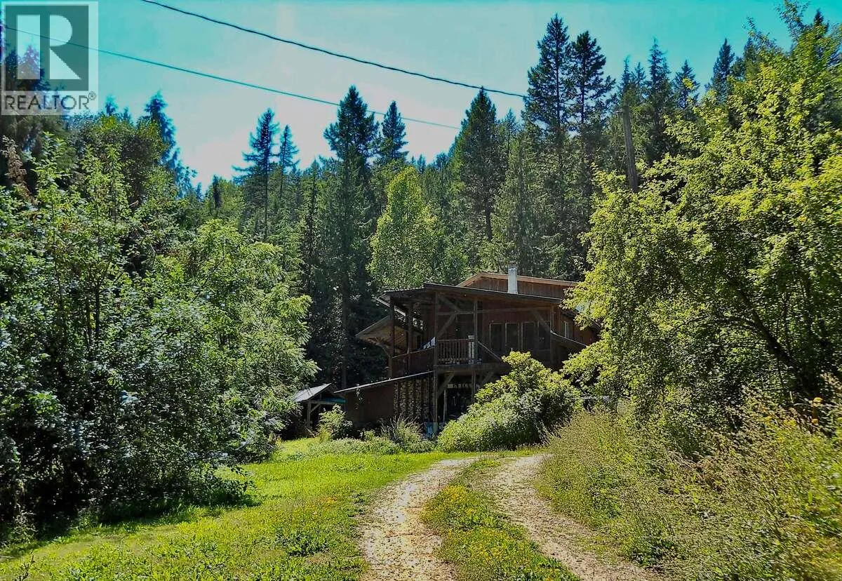 House for rent: 6119 Slocan River Road, Appledale, British Columbia V0G 2J0