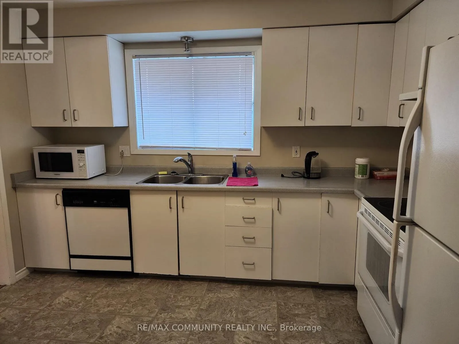 House for rent: 612 Dundee Avenue, Oshawa, Ontario L1J 2X1