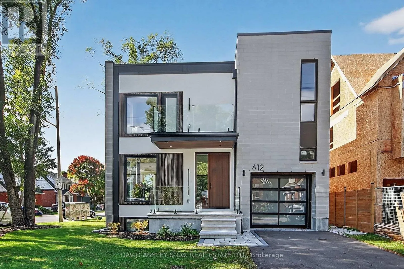 House for rent: 612 Tweedsmuir Avenue, Ottawa, Ontario K1Z 5P3