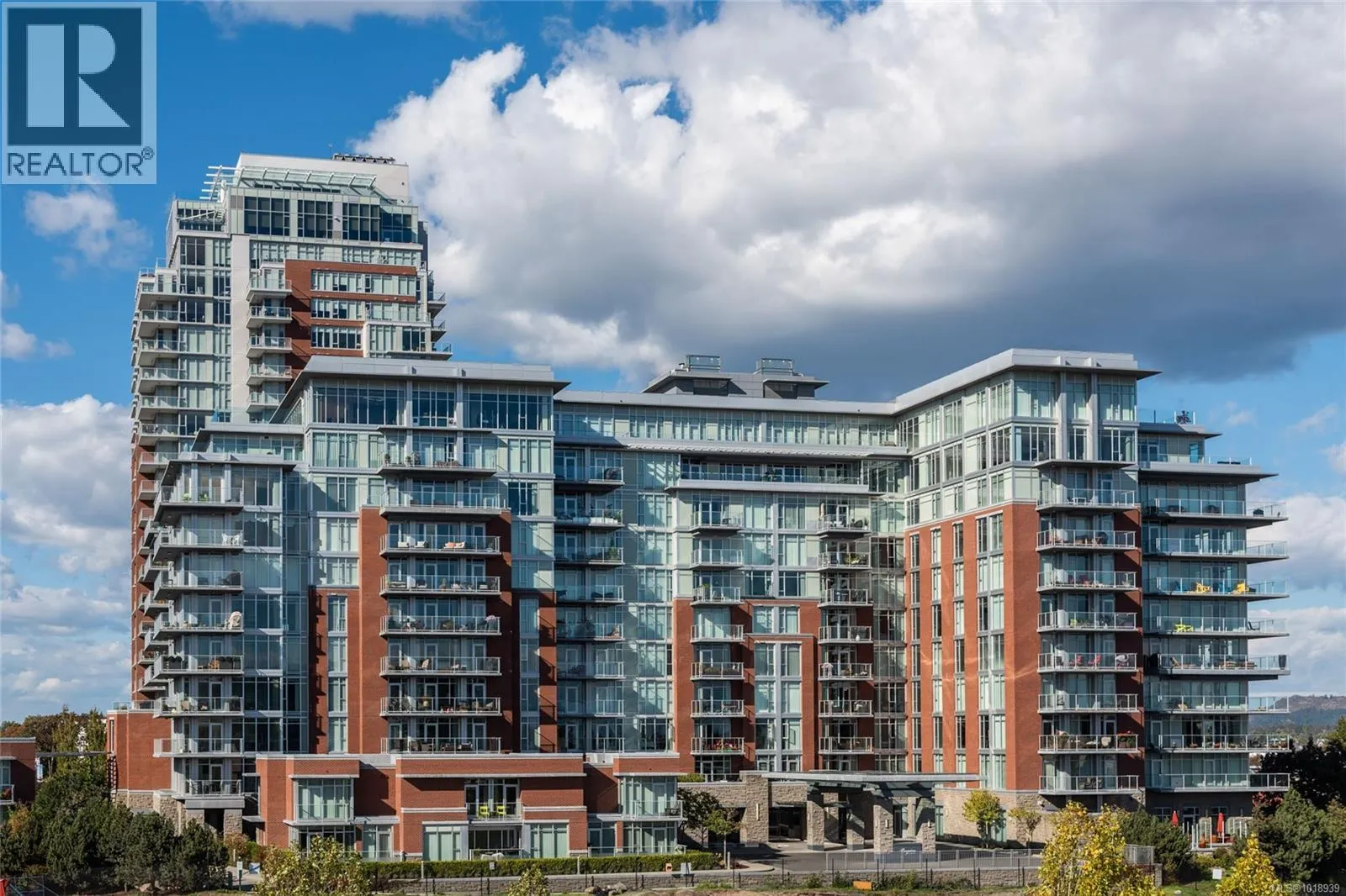 Apartment for rent: 613 100 Saghalie Rd, Victoria, British Columbia V9A 0A1