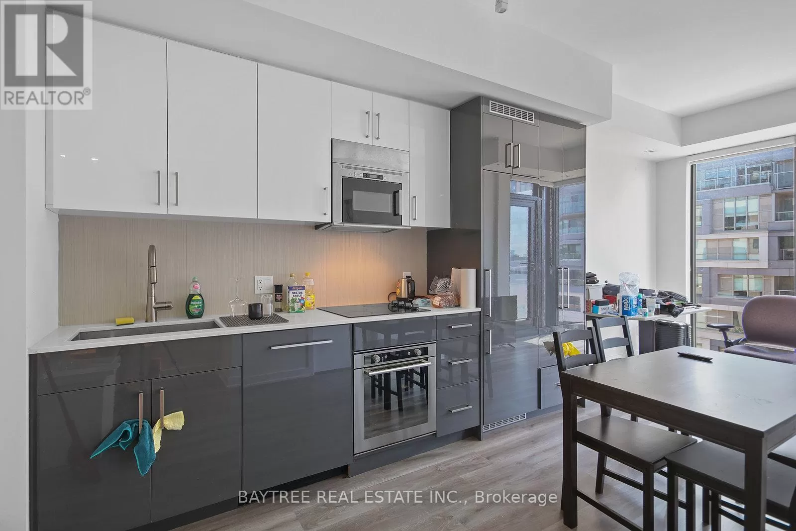 Apartment for rent: 613 - 840 St Clair Avenue W, Toronto, Ontario M6C 0A4