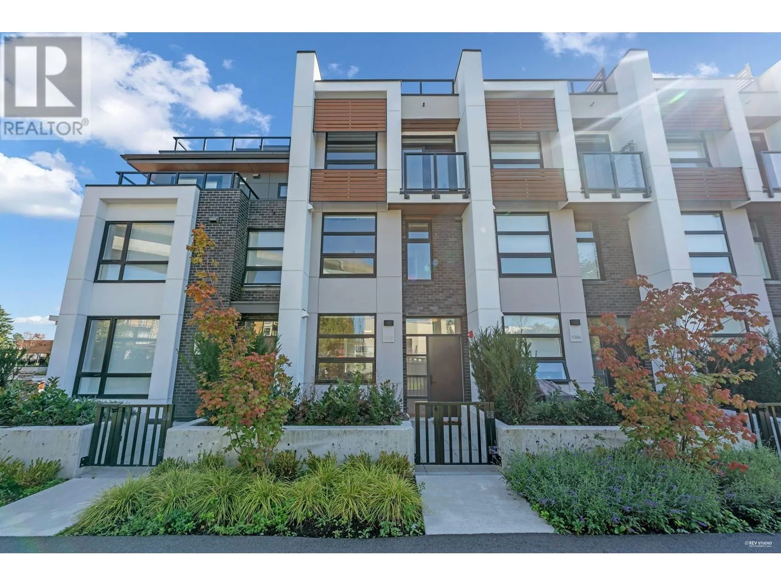 Row / Townhouse for rent: 614 6085 Irmin Street, Burnaby, British Columbia V5J 5C5