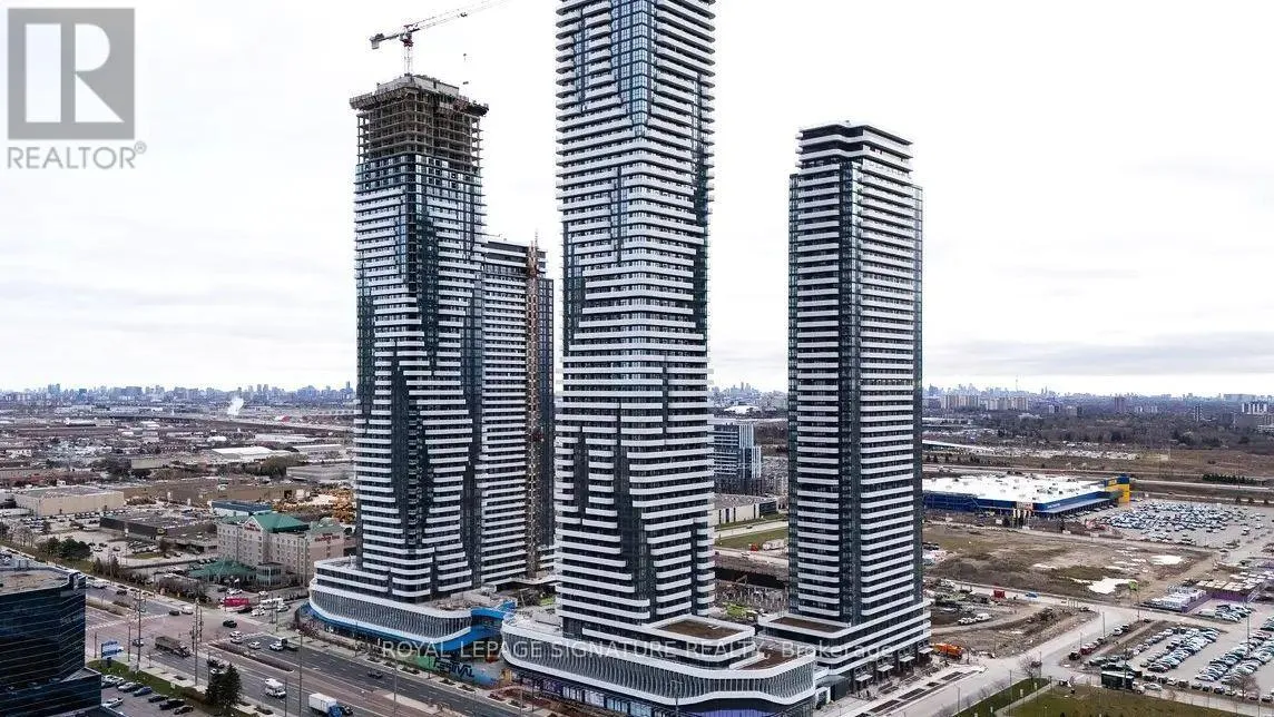 Apartment for rent: 615 - 8 Interchange Way, Vaughan, Ontario L4K 5Z7