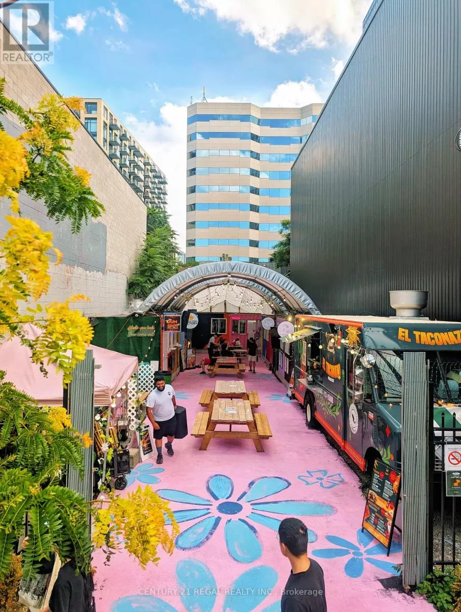 615 Queen Street W, Toronto, Ontario M5V 2B7