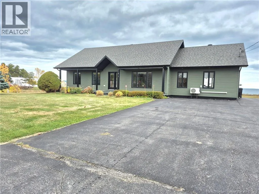 615 Rue Principale, Pointe-Verte, New Brunswick E8J 2P7