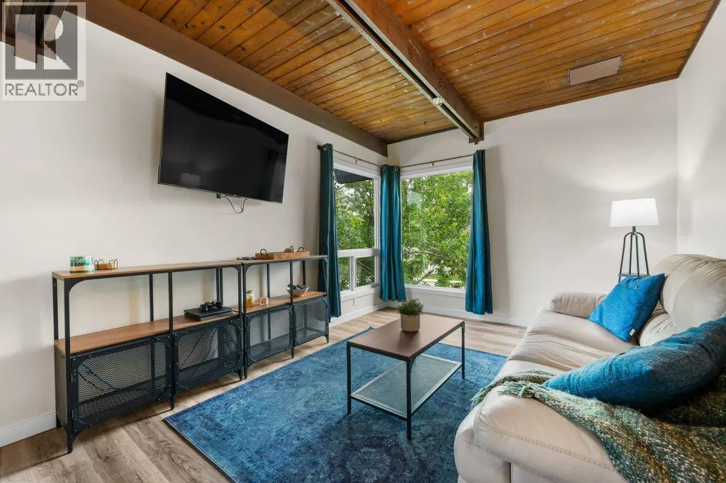 Duplex for rent: 615 Sabrina Road Sw, Calgary, Alberta T2W 1Y7