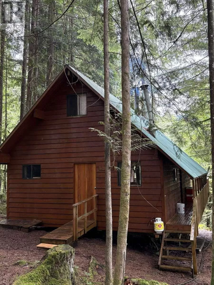 Recreational for rent: 6164 Garibaldi Park Road, Squamish, British Columbia V0N 1T0