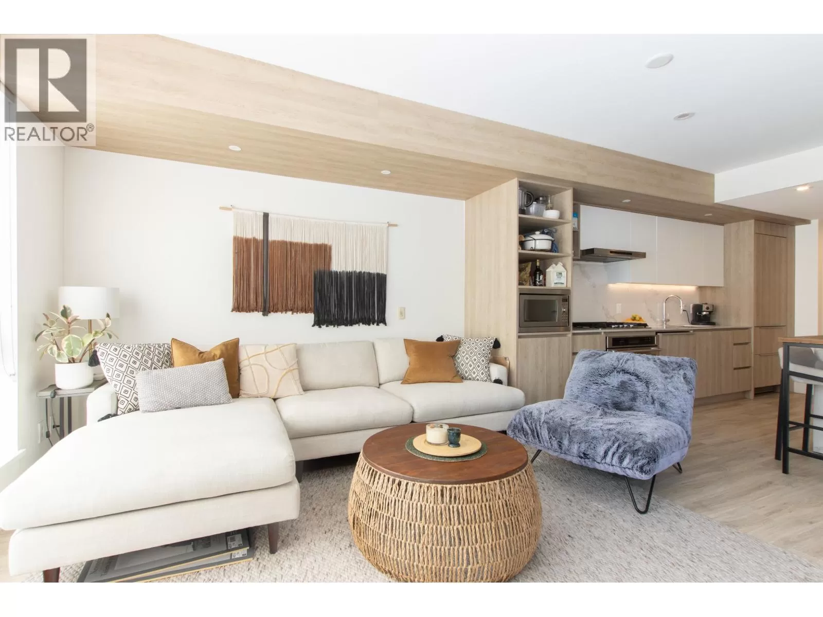 Apartment for rent: 617 38362 Buckley Avenue, Squamish, British Columbia V8B 0J8