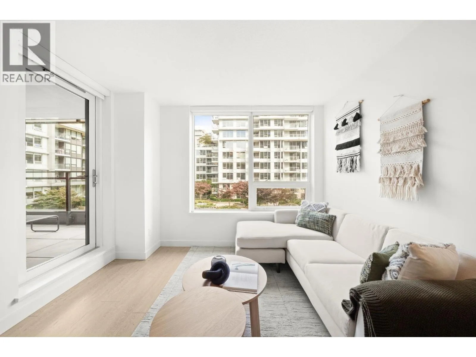 Apartment for rent: 617 8833 Hazelbridge Way, Richmond, British Columbia V6X 0N3