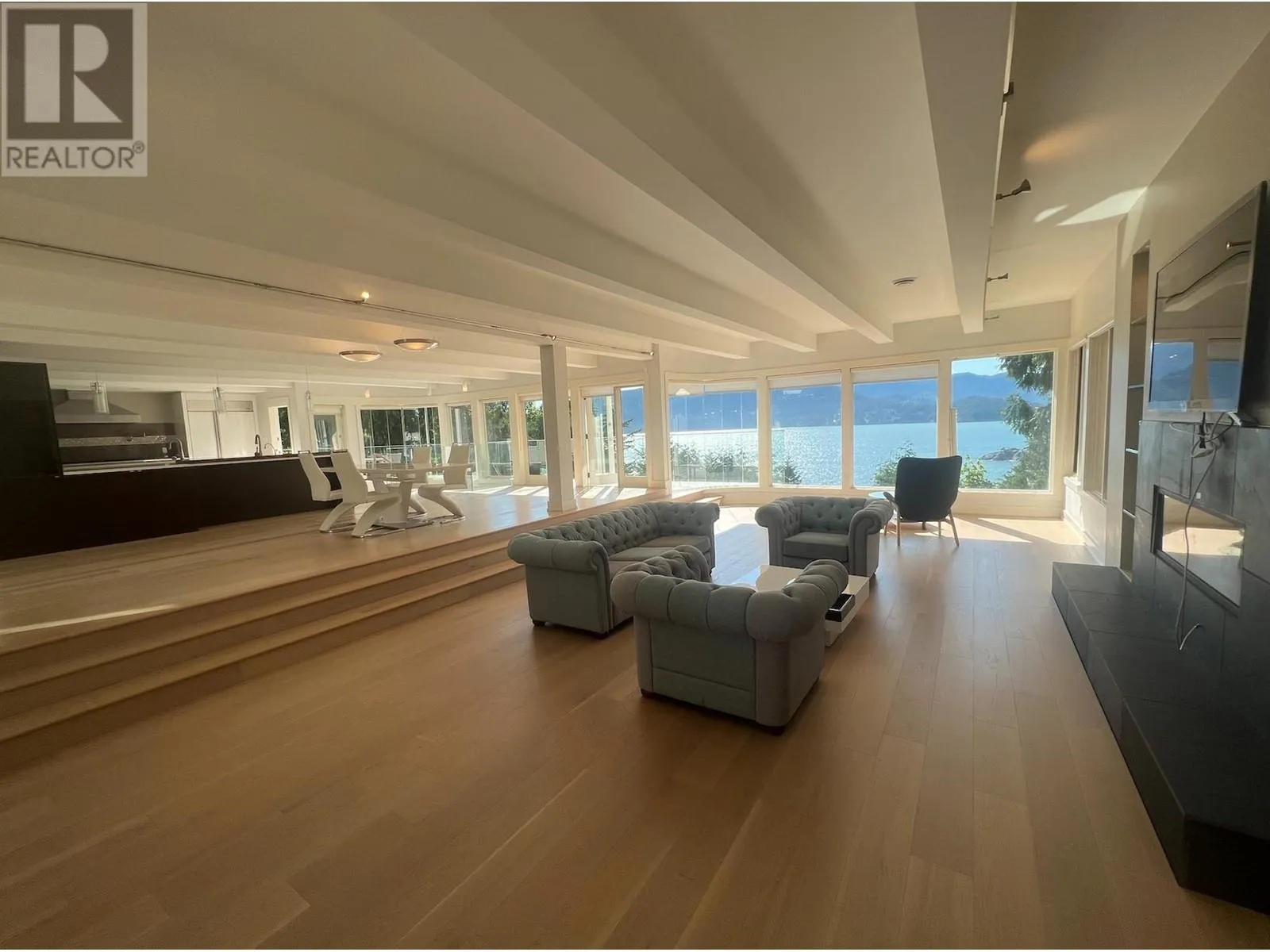 House for rent: 6175 Nelson Avenue, West Vancouver, British Columbia V7W 2A1