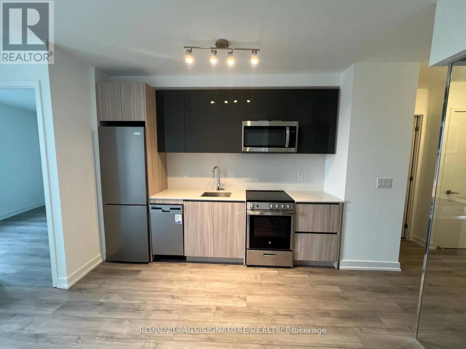 Apartment for rent: 618 - 3100 Keele Street, Toronto, Ontario M3M 0E1