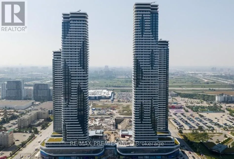 Apartment for rent: 618 - 8 Interchange Way, Vaughan, Ontario L4K 5Z7