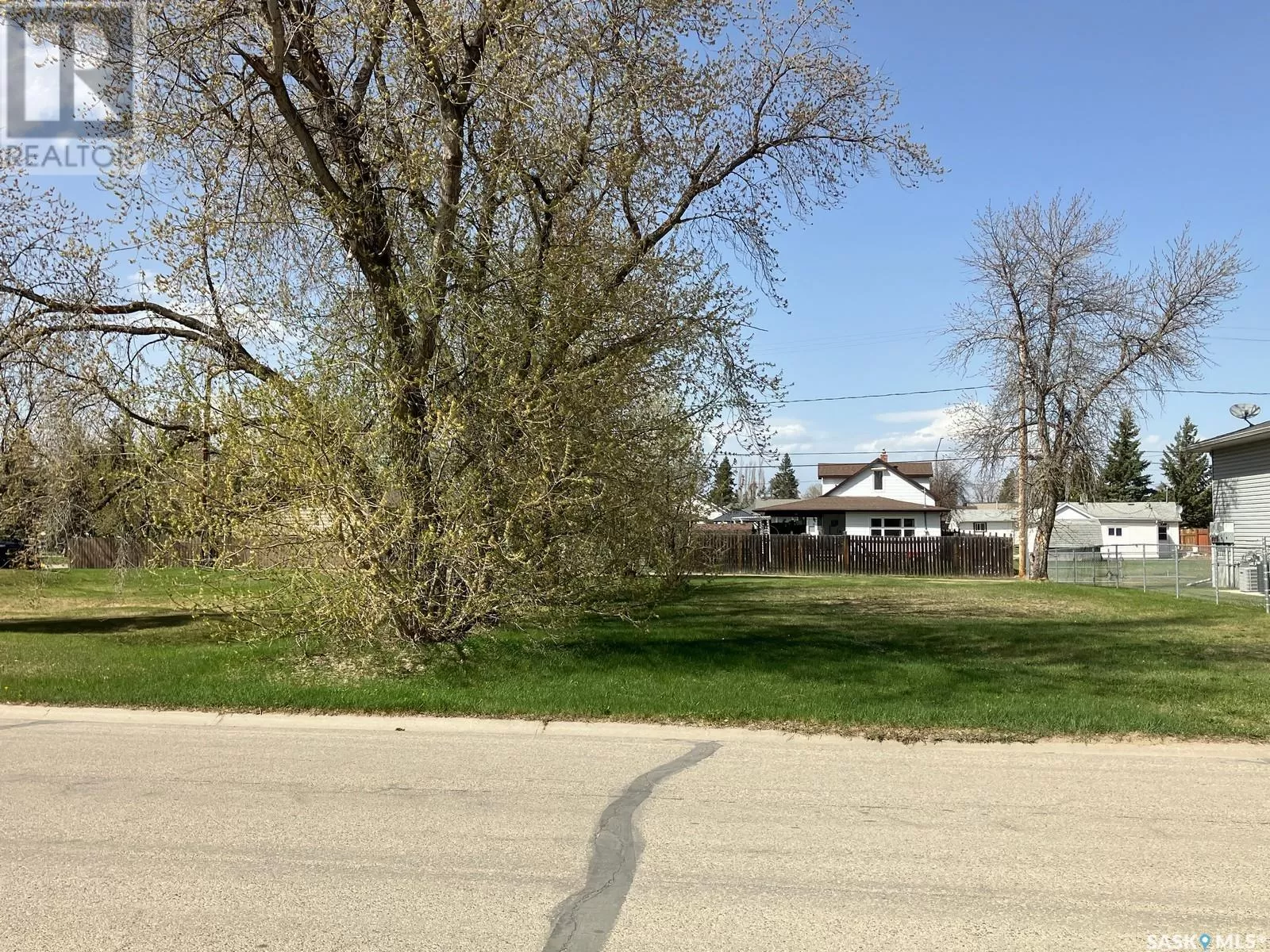 Unknown for rent: 619 - 621 10th Avenue W, Nipawin, Saskatchewan S0E 1E0