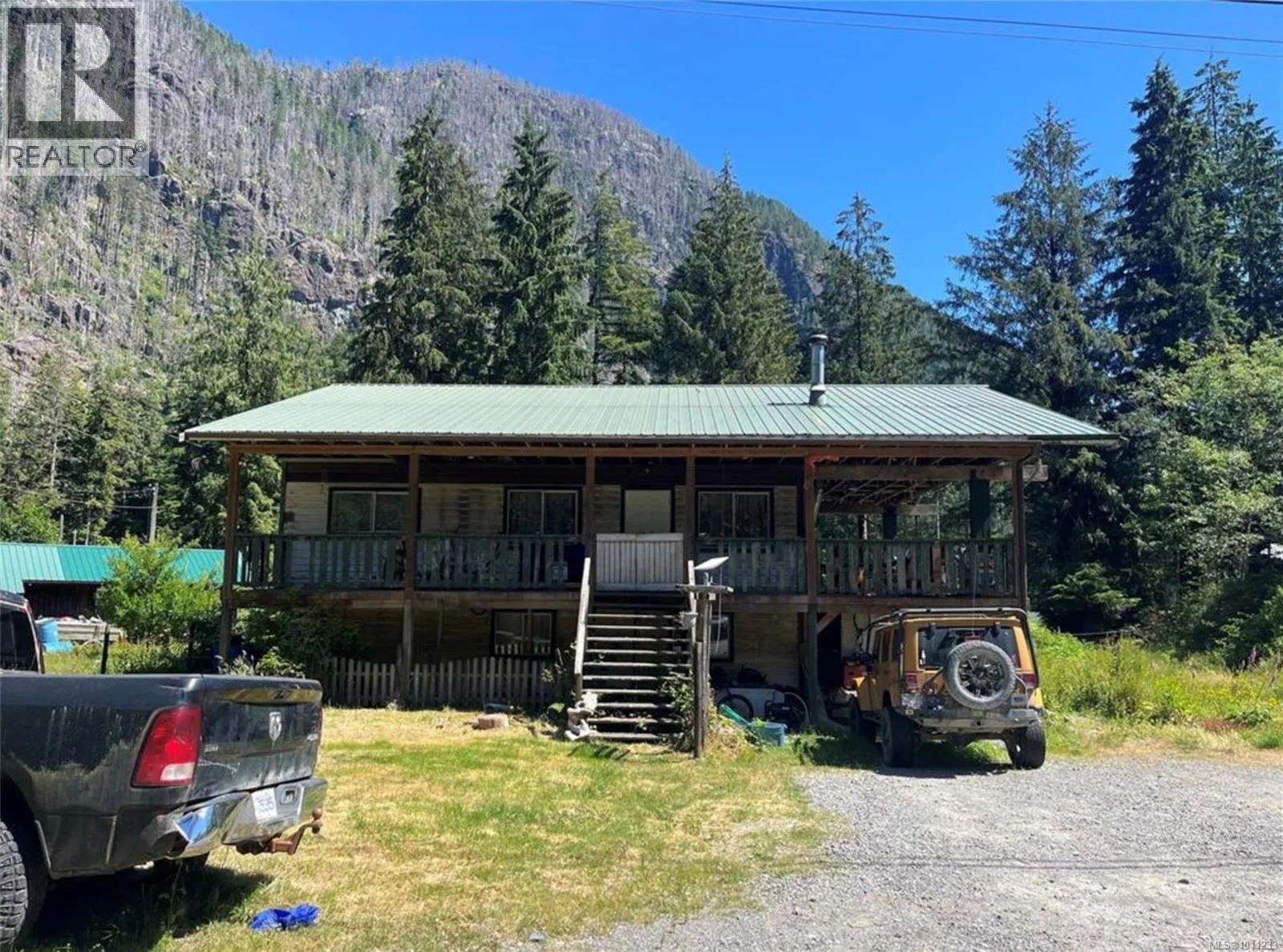 House for rent: 619 Keno Cres, Zeballos, British Columbia V0P 2A0