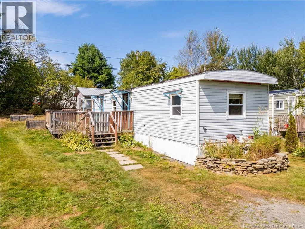 House for rent: 62 Hedgeview Drive, Fredericton, New Brunswick E3B 6S2