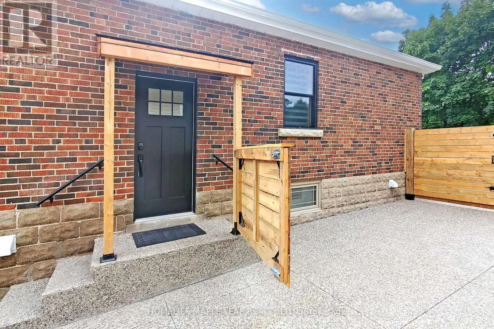 House for rent: 62 Montrose Avenue, Hamilton, Ontario L8K 4Y4