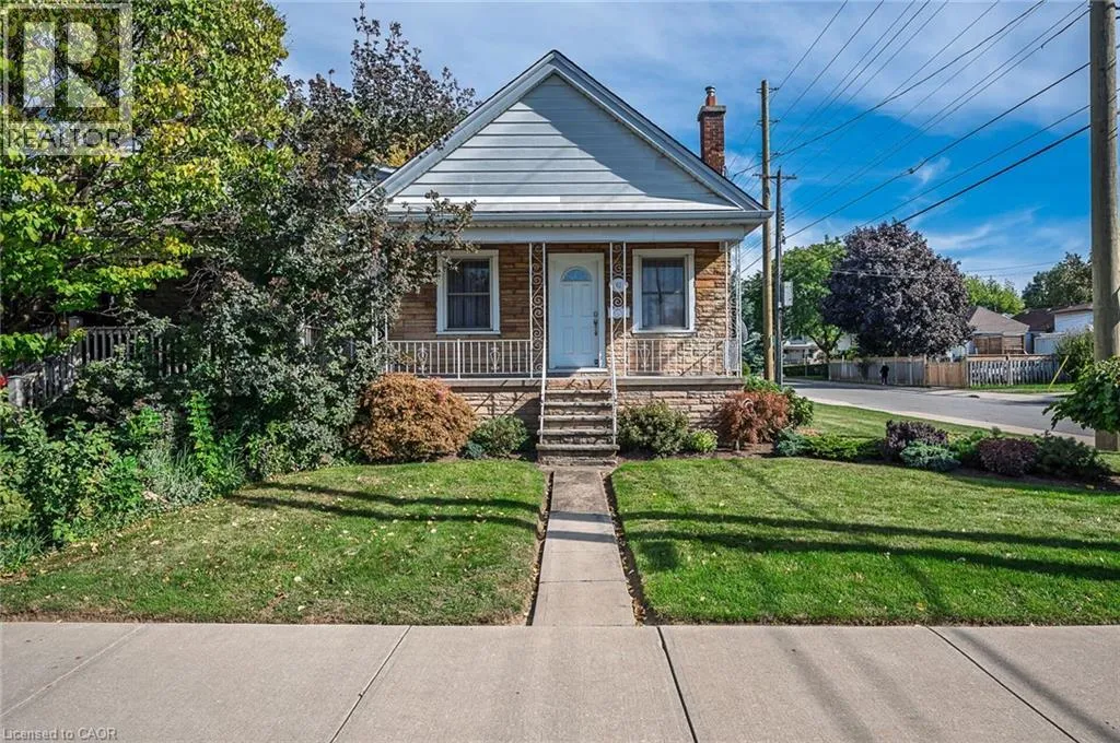 House for rent: 62 Wexford Avenue N, Hamilton, Ontario L8H 4M4