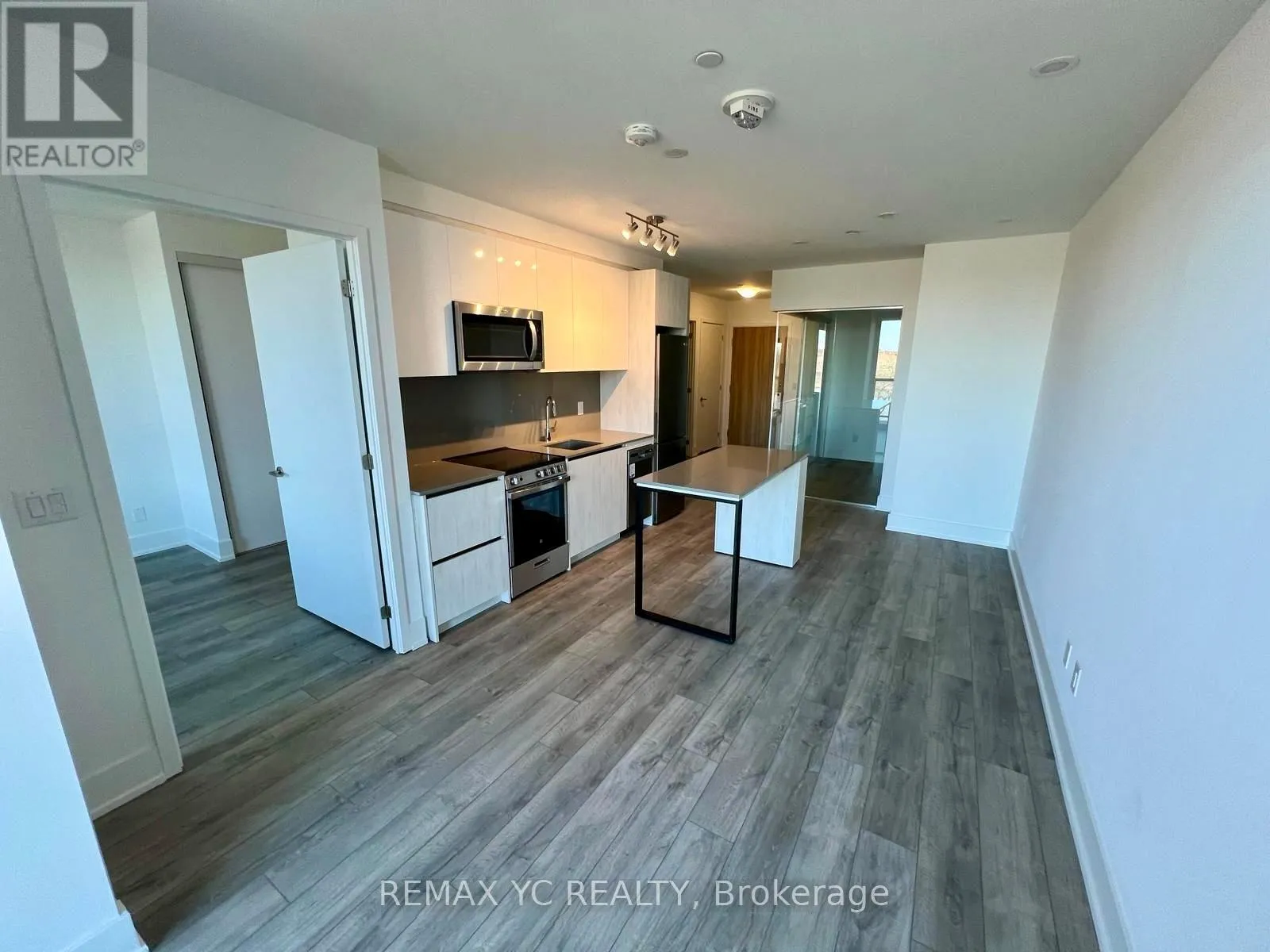 Apartment for rent: 620 - 3100 Keele Street, Toronto, Ontario M3M 0E1