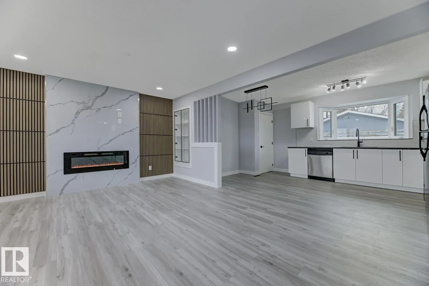 House for rent: 6208 137 Av Nw, Edmonton, Alberta T5A 1C9