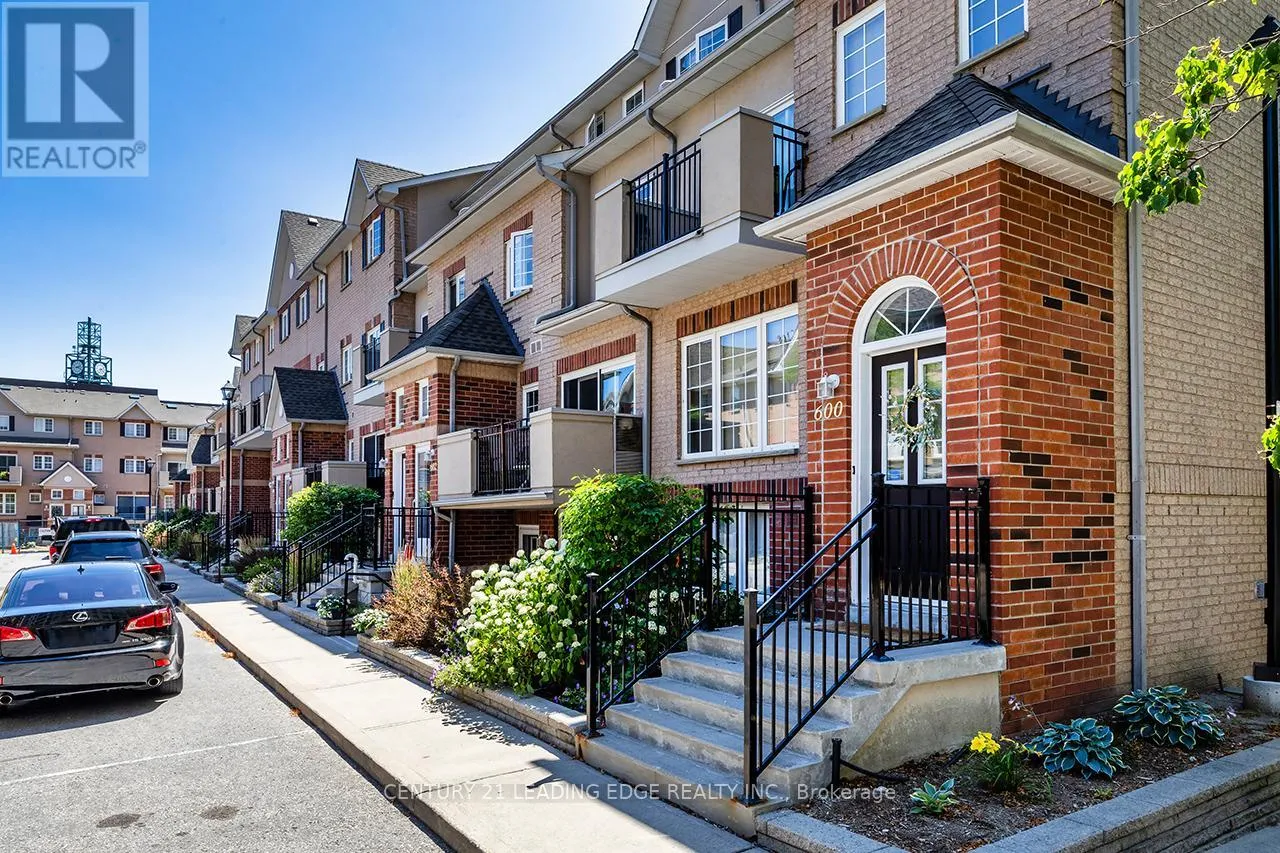 Row / Townhouse for rent: 621 - 1400 The Esplanade Drive N, Pickering, Ontario L1V 6V2