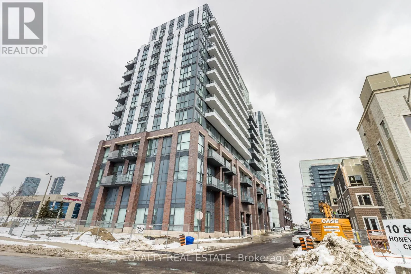 Apartment for rent: 621 - 38 Honeycrisp Crescent, Vaughan, Ontario L4K 0M8