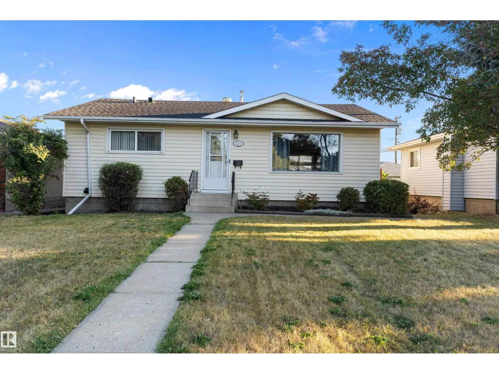 House for rent: 6212 89 Av Nw, Edmonton, Alberta T6B 0M9