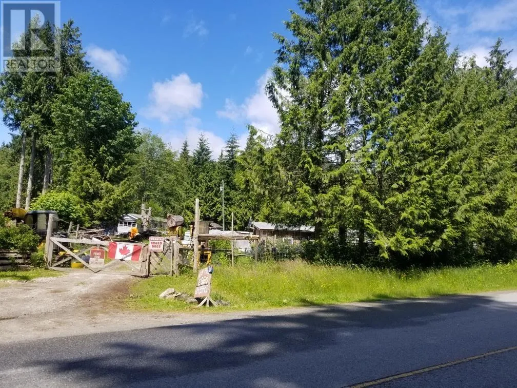 6229 Mason Road, Sechelt, British Columbia V7Z 0N4