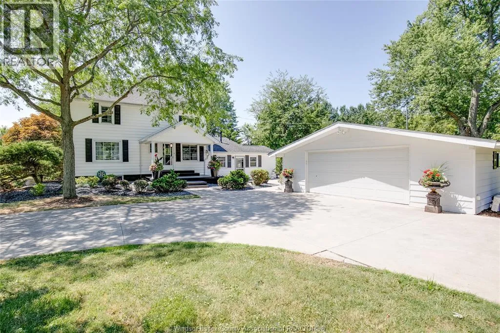 House for rent: 6239 Holden Road, Tecumseh, Ontario N0R 1L0