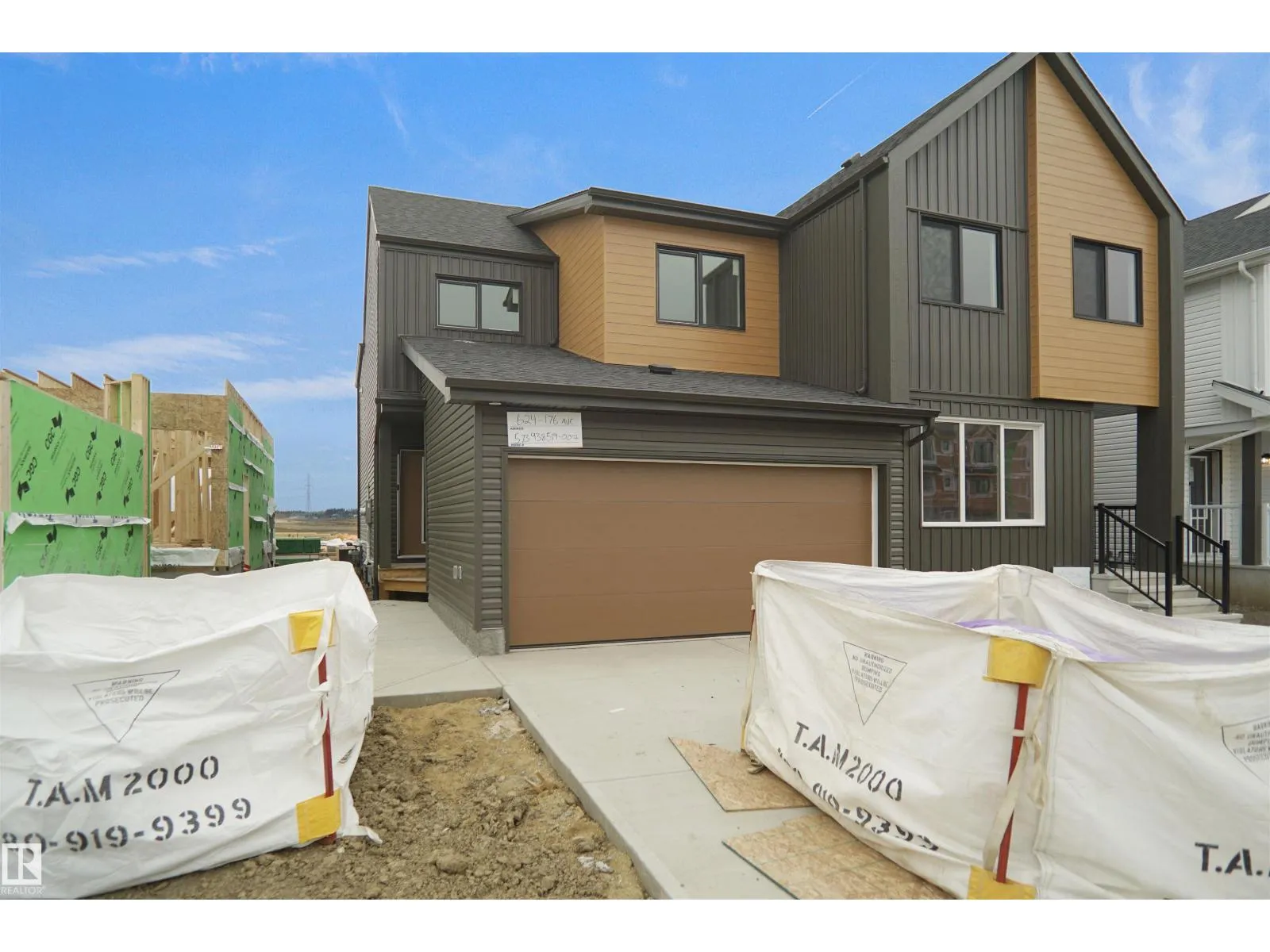 Duplex for rent: 624 176 Av Ne, Edmonton, Alberta T5Y 4G1