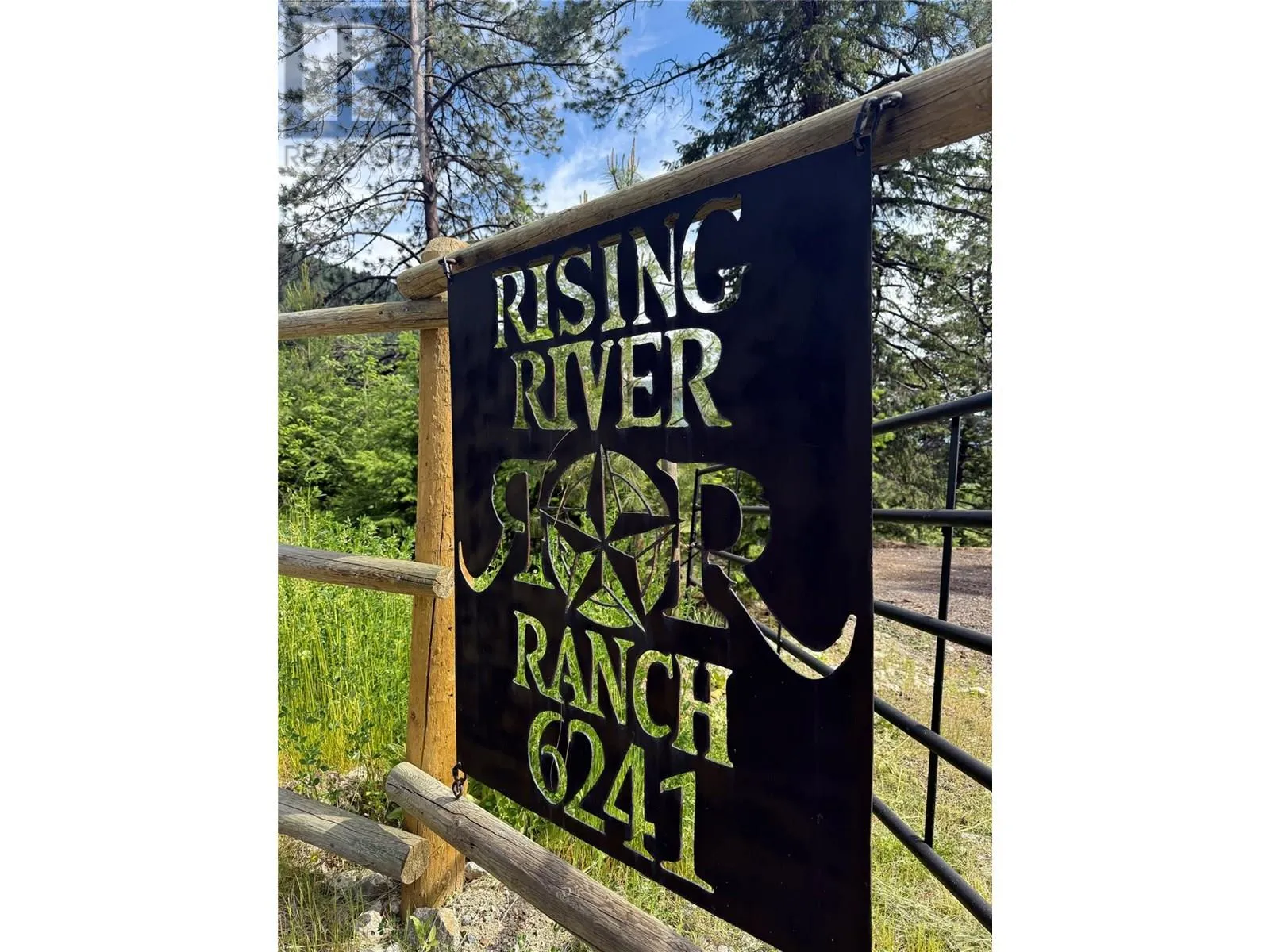 House for rent: 6241 33 Highway, Carmi, British Columbia V0H 1A0