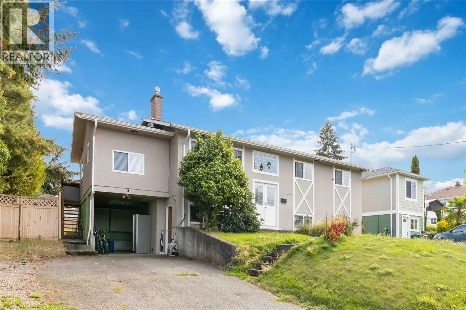 House for rent: 625 Baker St, Saanich, British Columbia V8Z 2H8