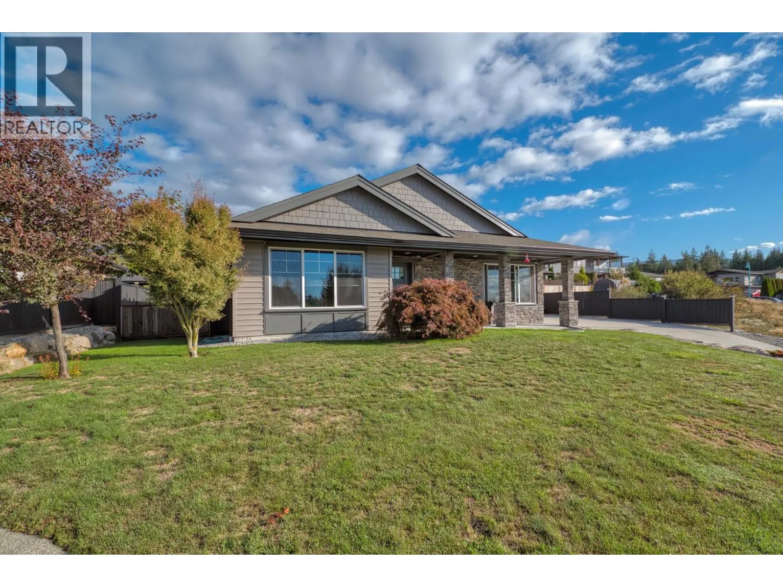 House for rent: 6252 Oracle Road, Sechelt, British Columbia V7Z 0N7