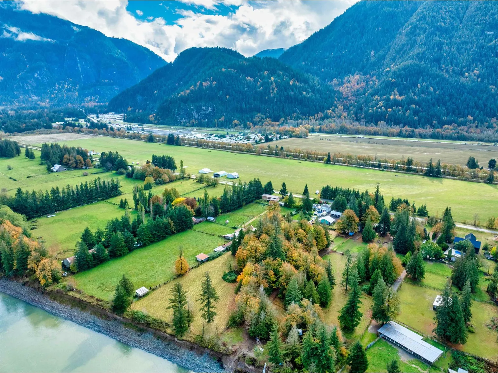 House for rent: 62525 Airport Road|hope, Hope, British Columbia V0X 1L2