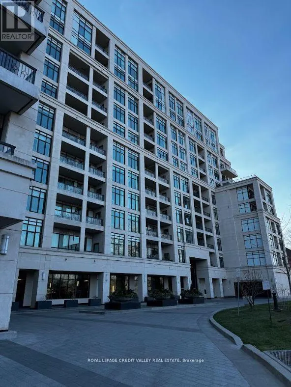 Apartment for rent: 627 - 2 Old Mill Drive, Toronto, Ontario M6S 0A2