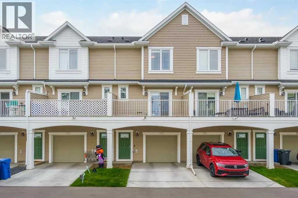 Row / Townhouse for rent: 628 Copperstone Manor Se, Calgary, Alberta T2Z 5G4