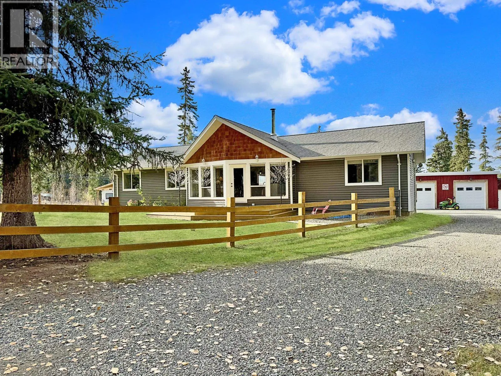 House for rent: 6284 Macabar Road, Deka Lake / Sulphurous / Hathaway Lakes, British Columbia V0K 1X3