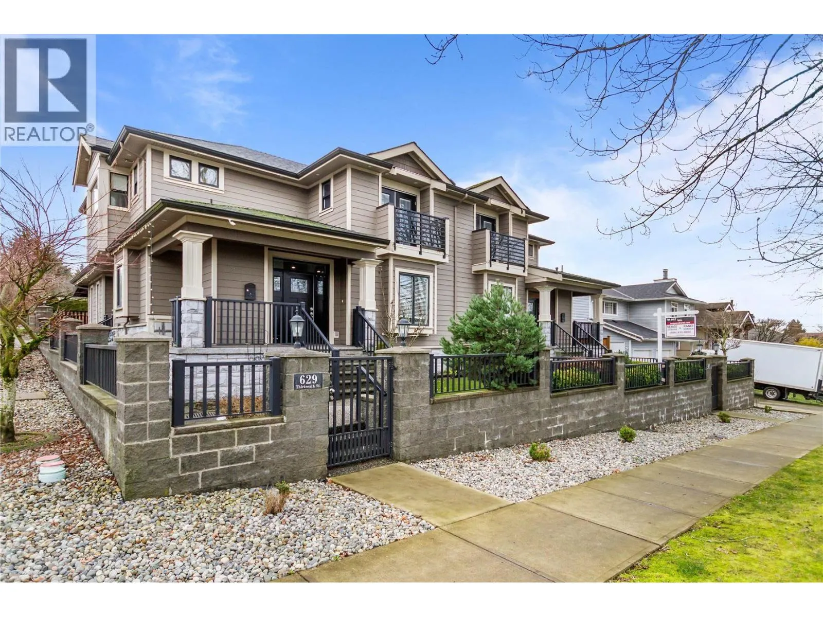 Duplex for rent: 629 Thirteenth Street, New Westminster, British Columbia V3M 4M3