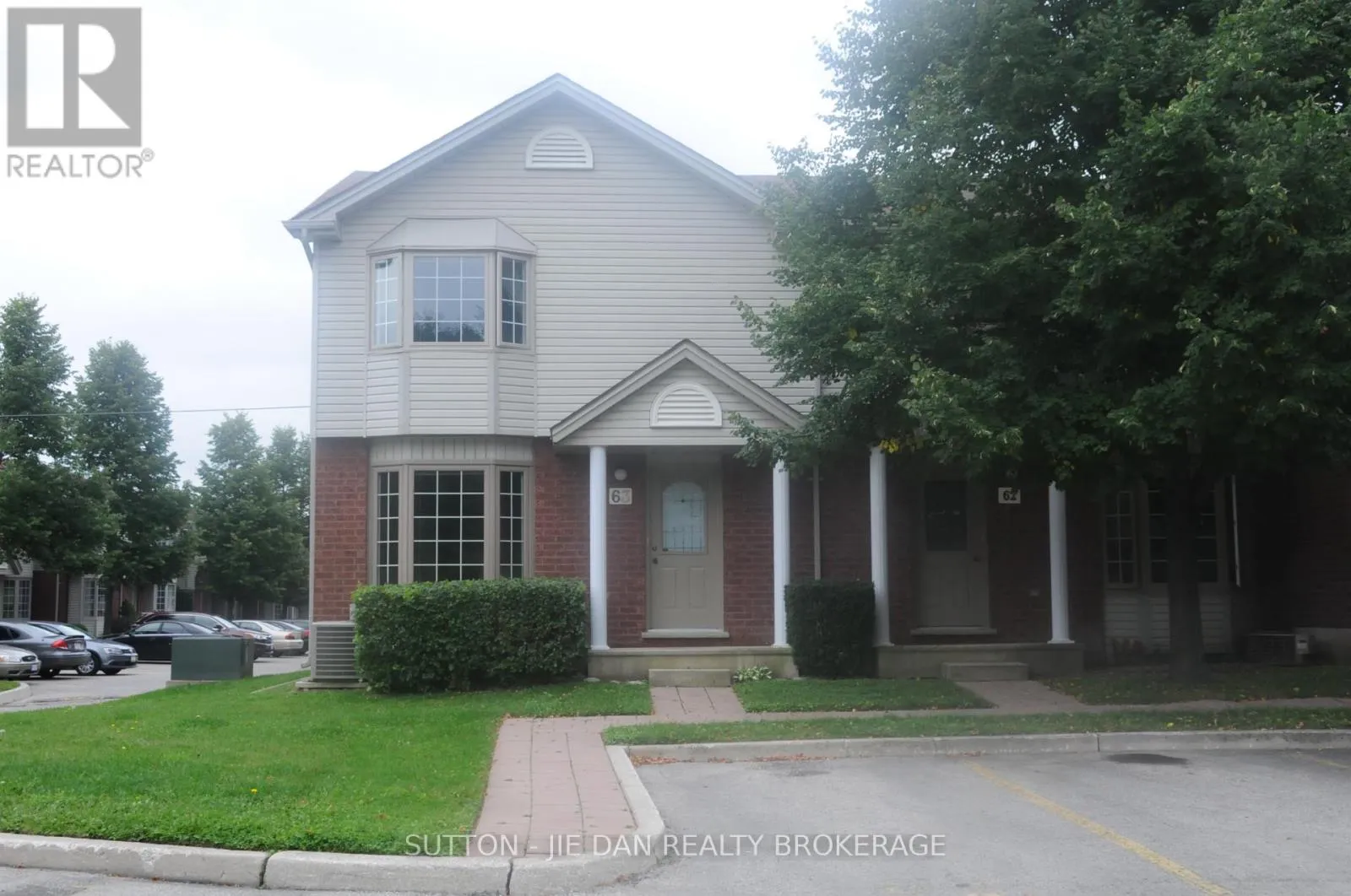 Row / Townhouse for rent: 63 - 70 Chapman Court, London North, Ontario N6G 4Z9