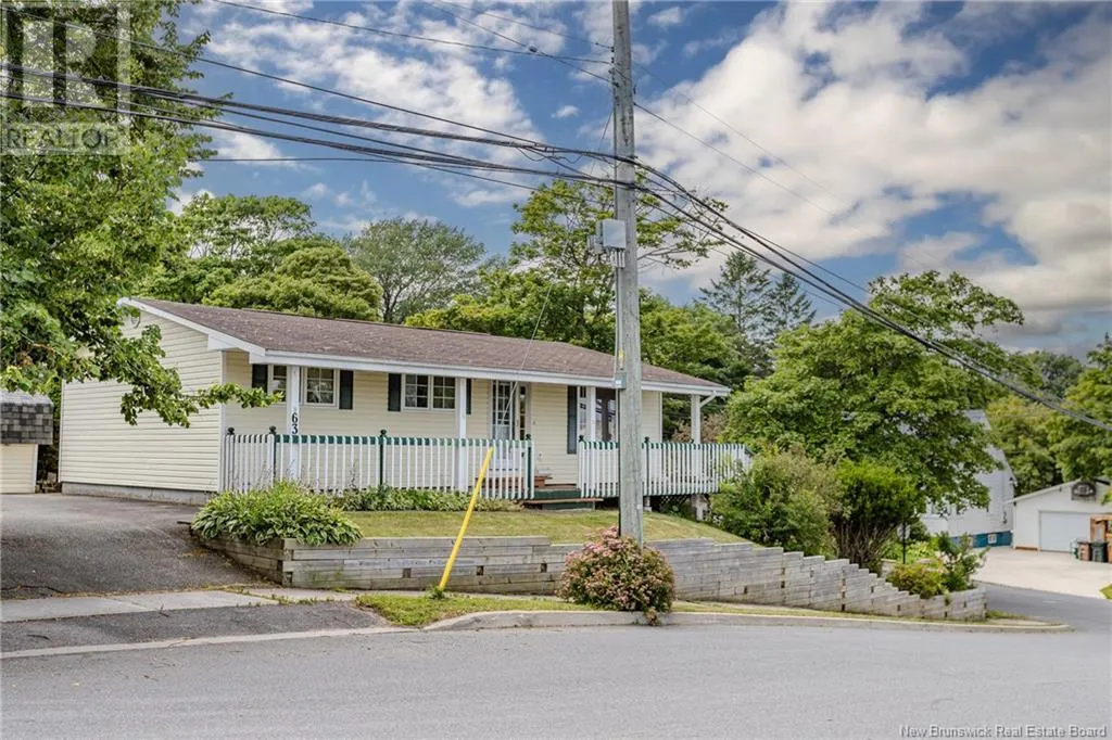 House for rent: 63 City Line, Saint John, New Brunswick E2M 1K9