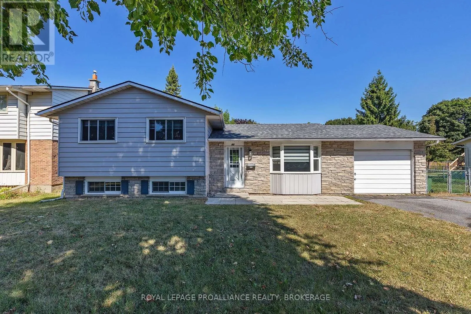 House for rent: 63 Old Oak Road, Kingston, Ontario K7M 6X2