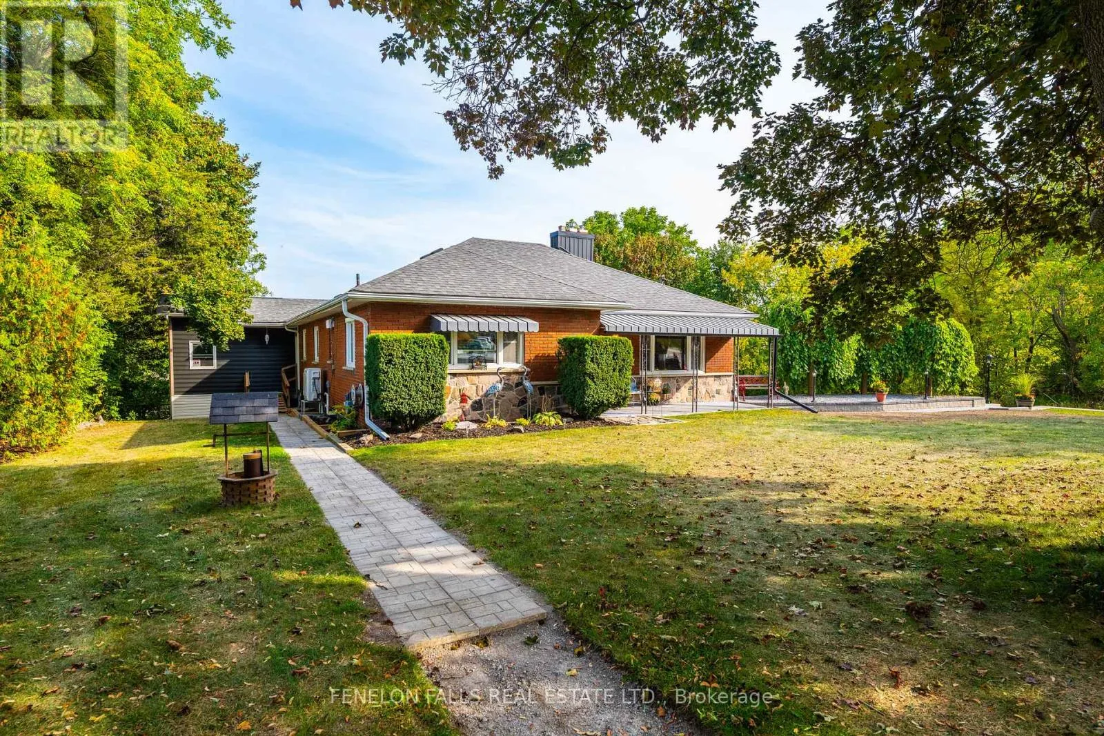 House for rent: 63 The Queensway N, Georgina, Ontario L4P 0L2