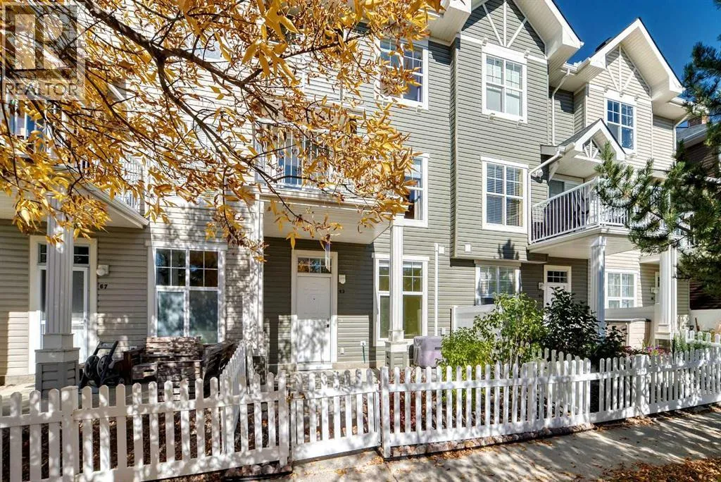 Row / Townhouse for rent: 63 Toscana Gardens Nw, Calgary, Alberta T3L 3C2