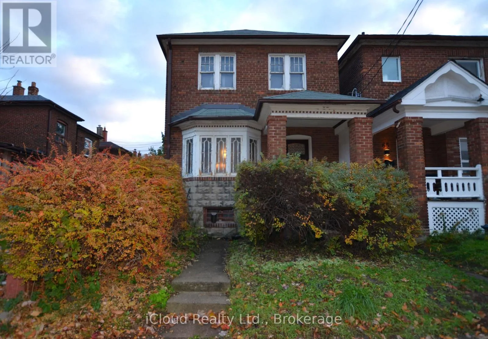 House for rent: 63 Ulster Street, Toronto, Ontario M5S 1E6