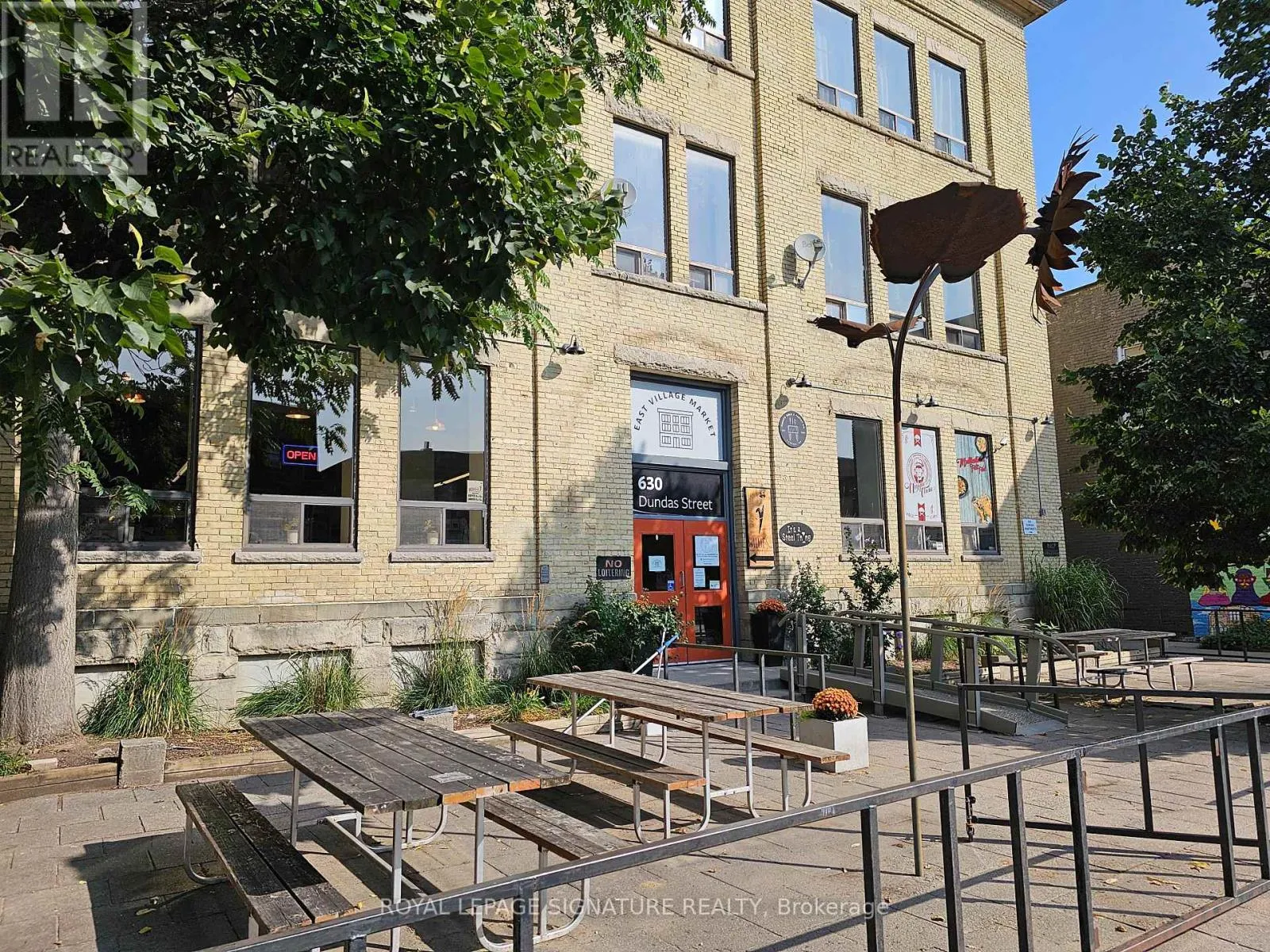 630 Dundas Street, London East, Ontario N5W 2Y8