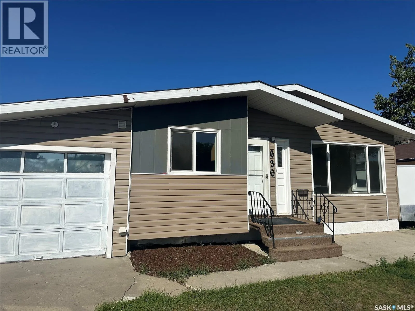 House for rent: 630 Elphinstone Street, Regina, Saskatchewan S4T 3K9